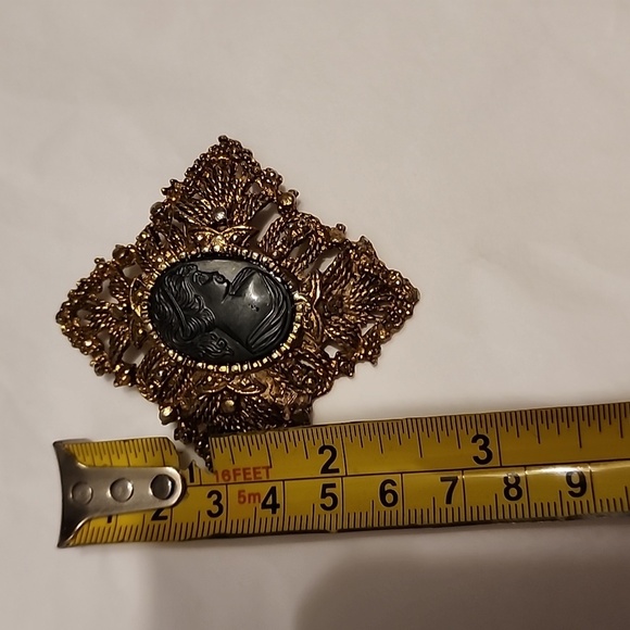 Vintage obsidian Carved cameo brooch/ pendant - Picture 6 of 7